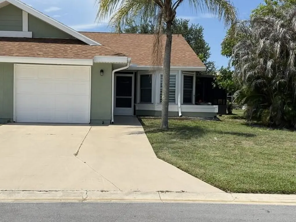 1478 SE Larkwood Circle Port St Lucie FL 34952