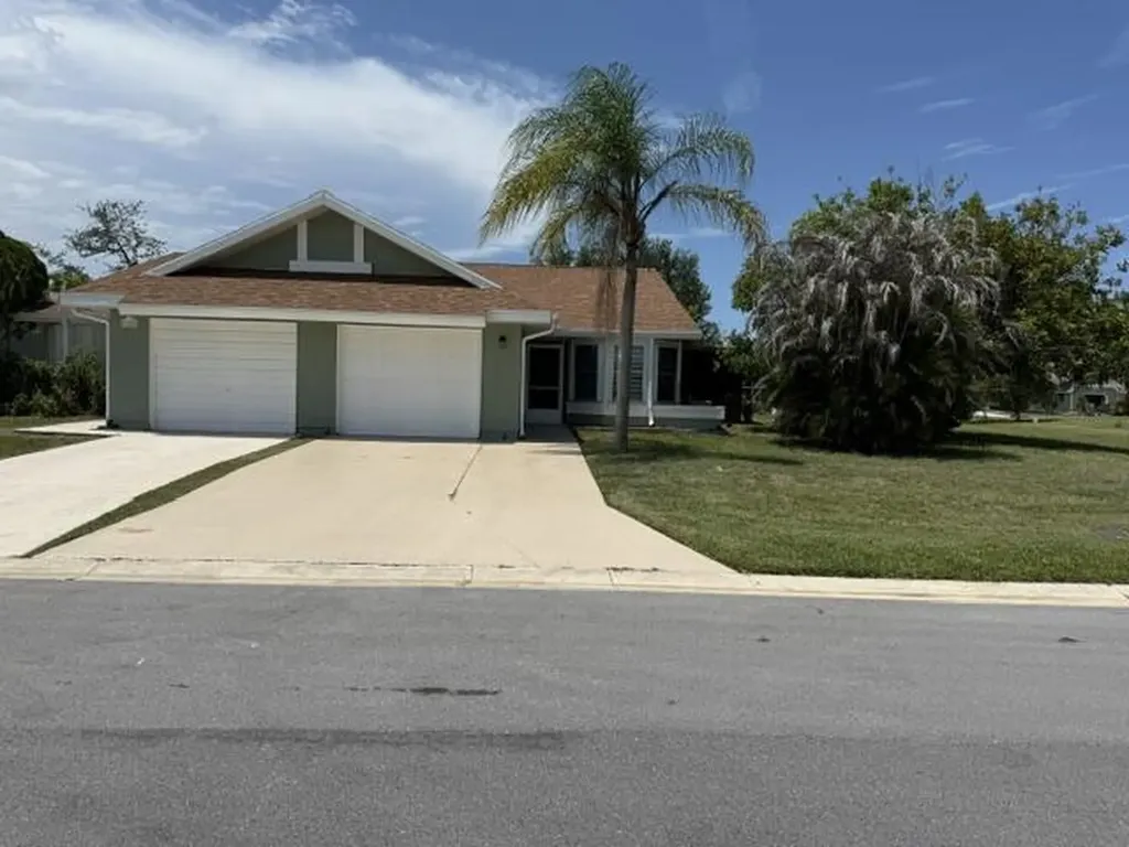 1478 SE Larkwood Circle Port St Lucie FL 34952