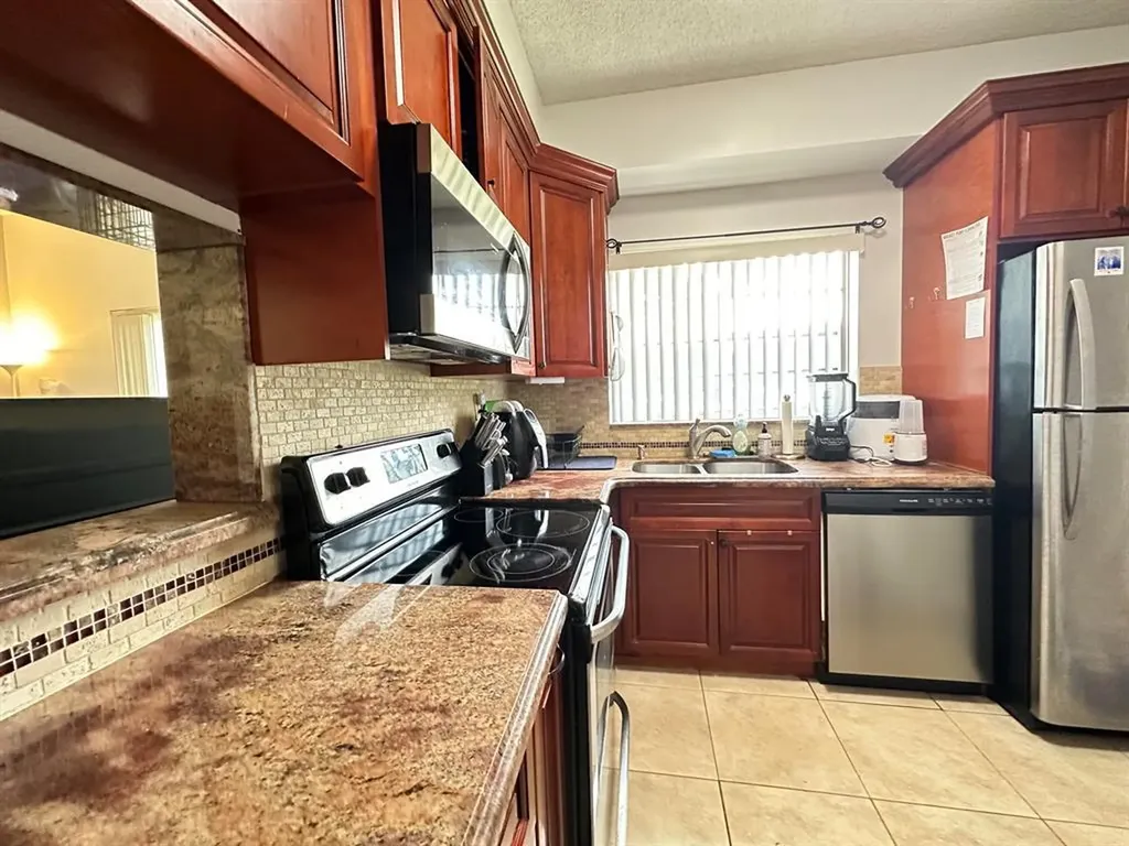 800 Cypress Park Way Pompano Beach FL 33064