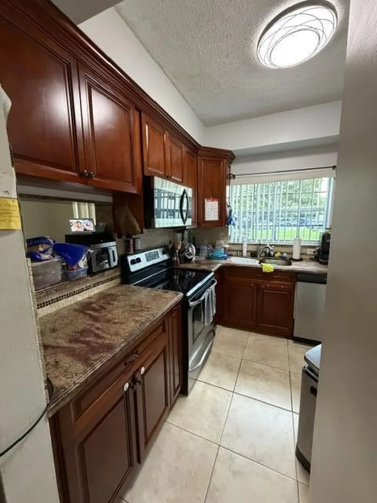 800 Cypress Park Way Pompano Beach FL 33064