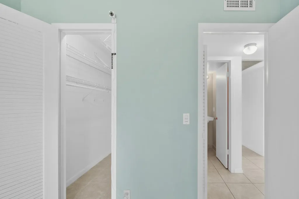 169 Suffolk E Boca Raton FL 33434