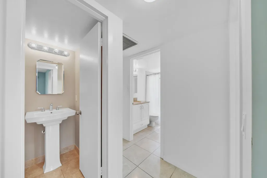 169 Suffolk E Boca Raton FL 33434