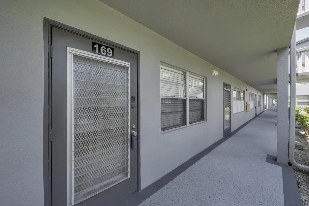 169 Suffolk E Boca Raton FL 33434
