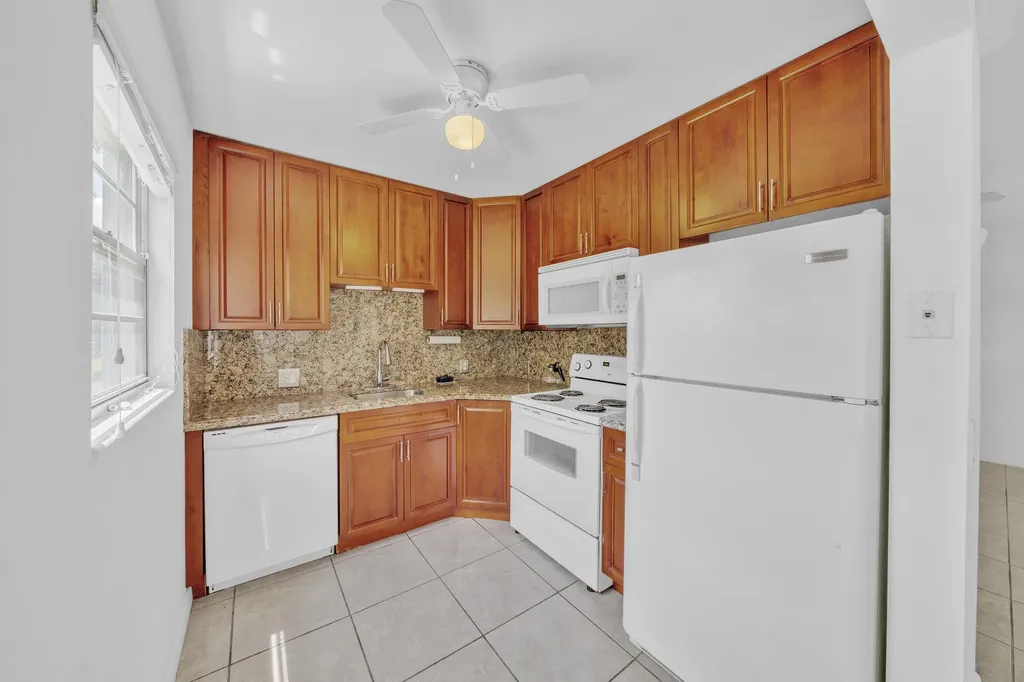 169 Suffolk E Boca Raton FL 33434
