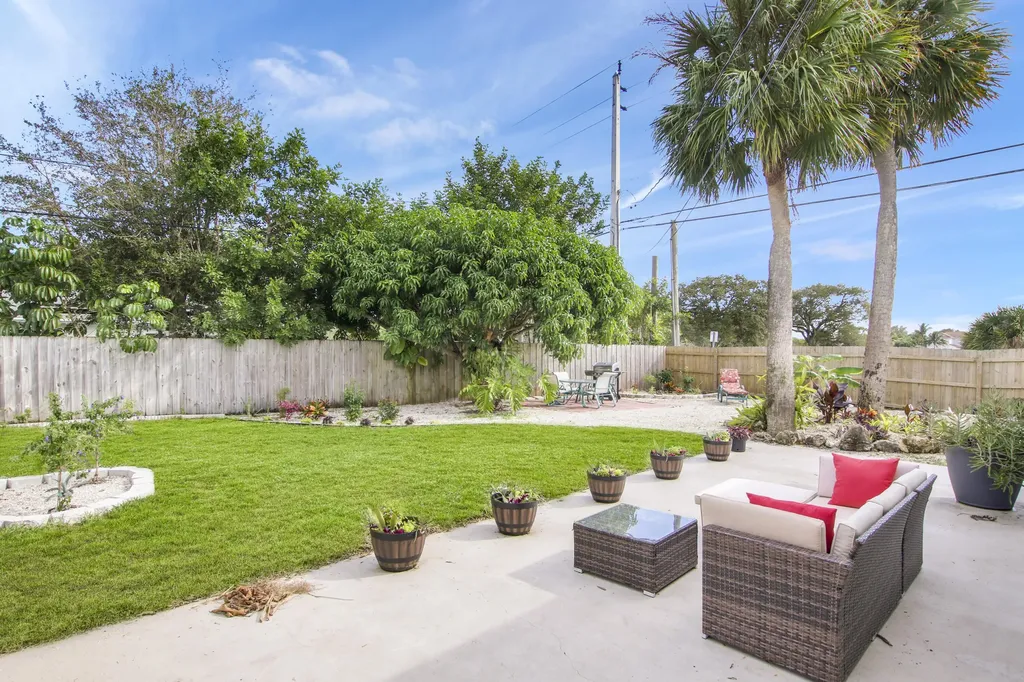 19185 SE Homewood Avenue Jupiter FL 33469