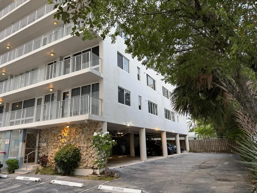 524 Orton Avenue Fort Lauderdale FL 33304