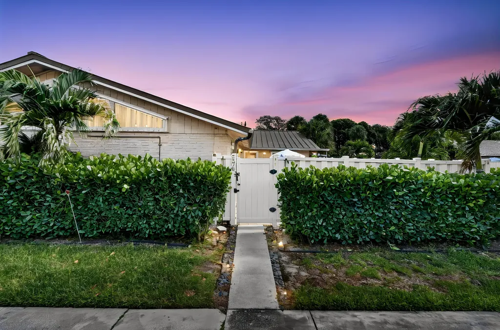 5378 Eagle Lake Drive Palm Beach Gardens FL 33418