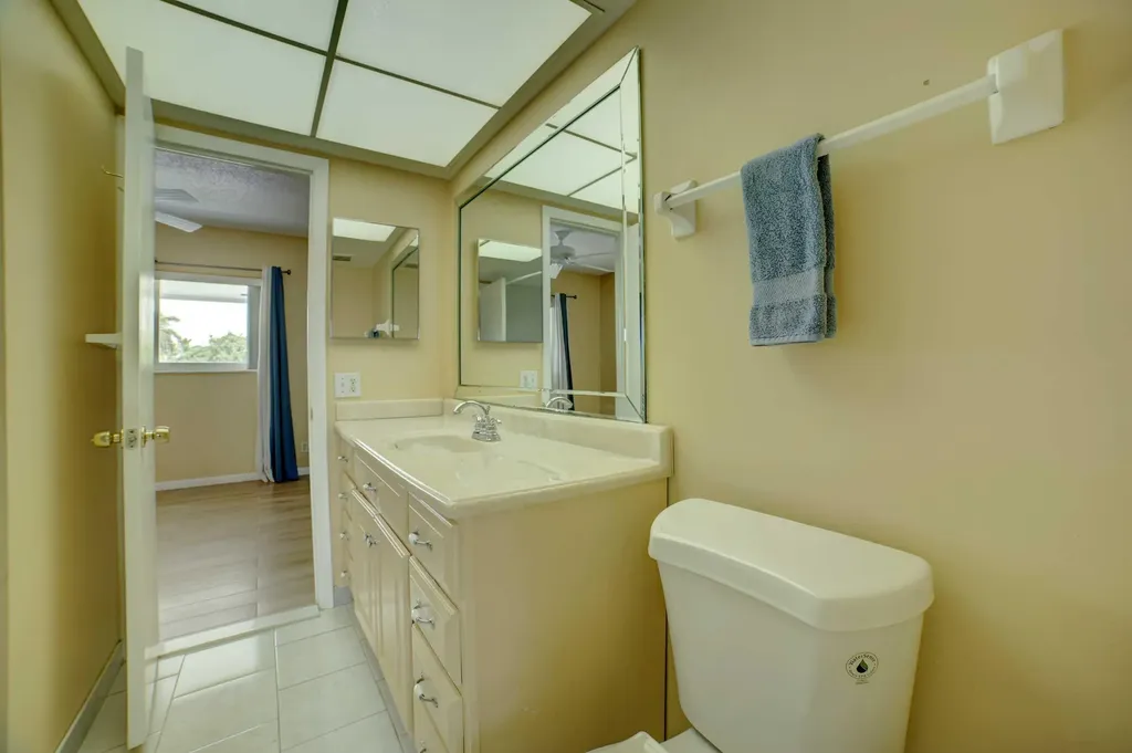 1118 Lake Terrace Boynton Beach FL 33426
