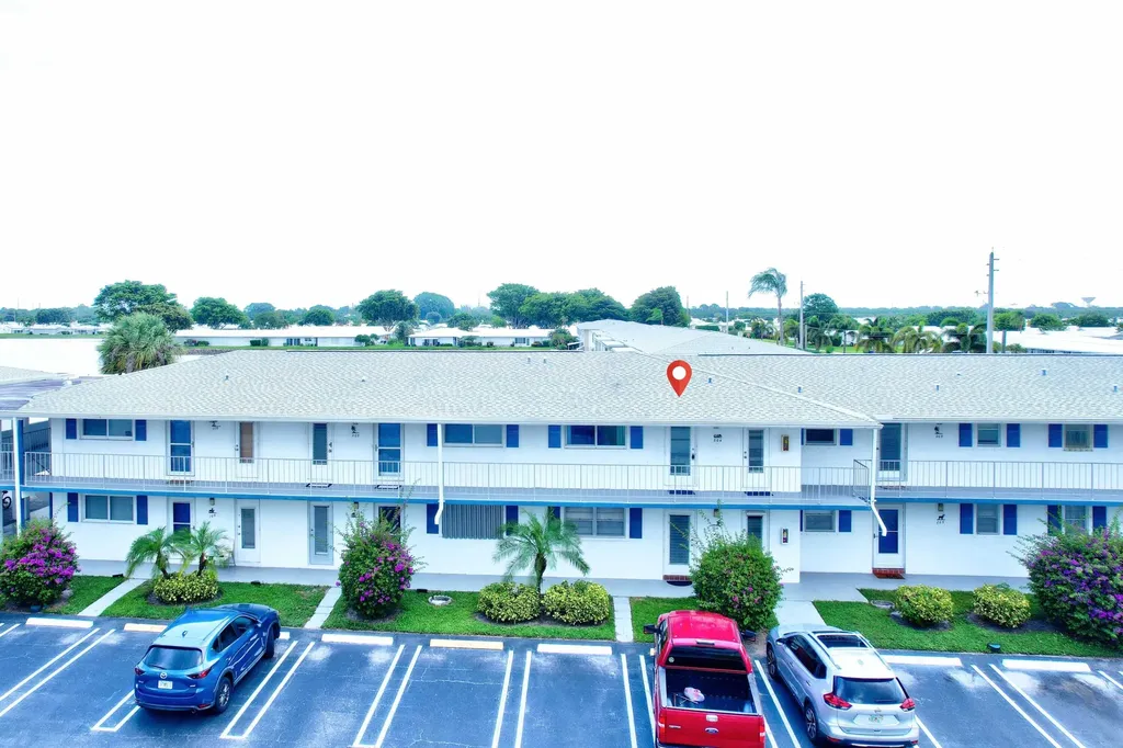 1118 Lake Terrace Boynton Beach FL 33426