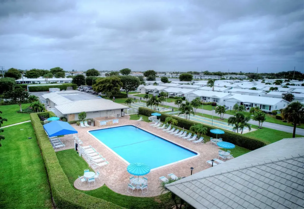 1118 Lake Terrace Boynton Beach FL 33426