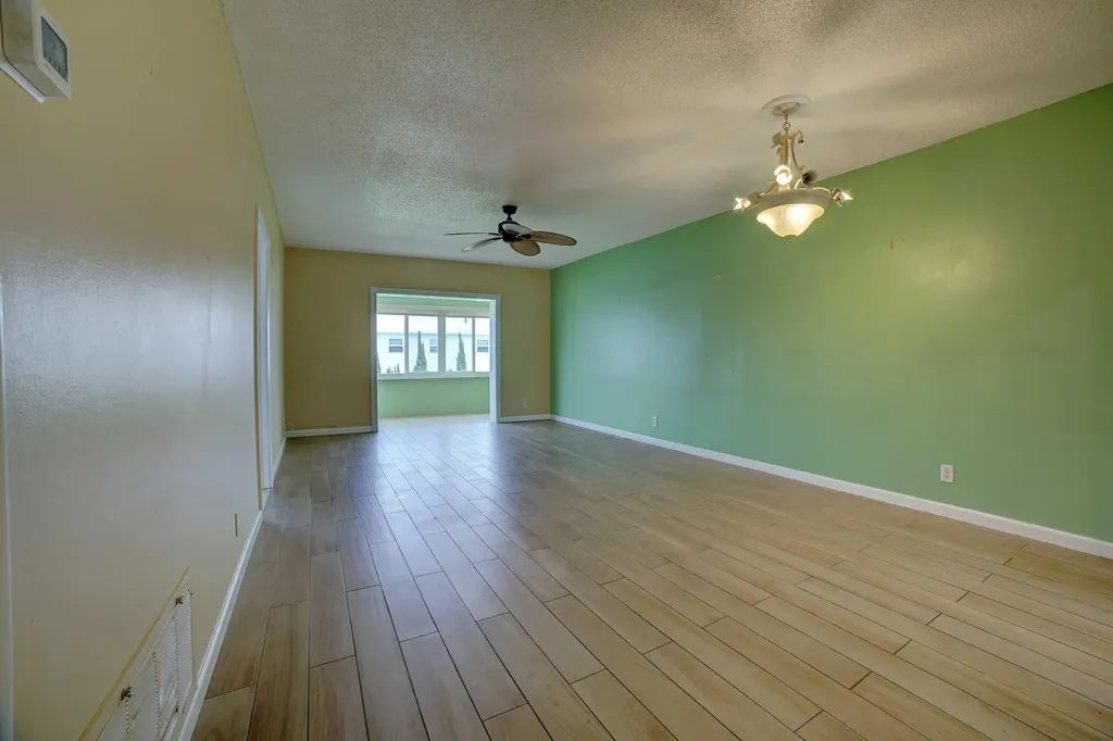 1118 Lake Terrace Boynton Beach FL 33426