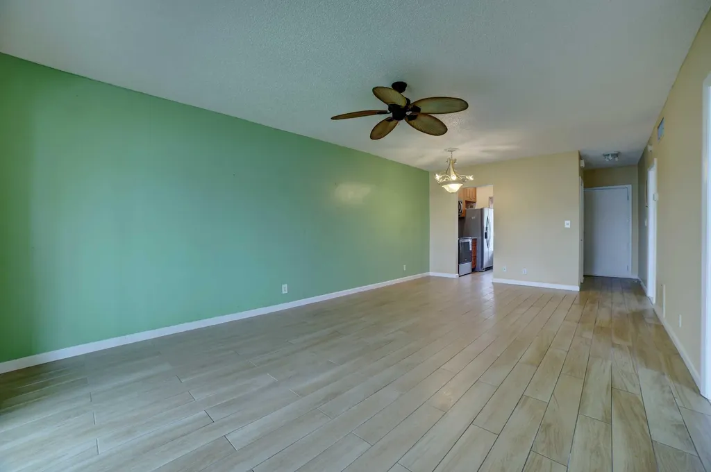 1118 Lake Terrace Boynton Beach FL 33426