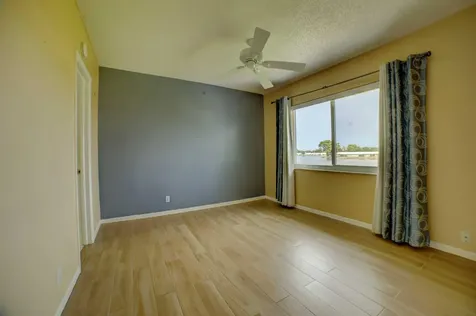 1118 Lake Terrace Boynton Beach FL 33426