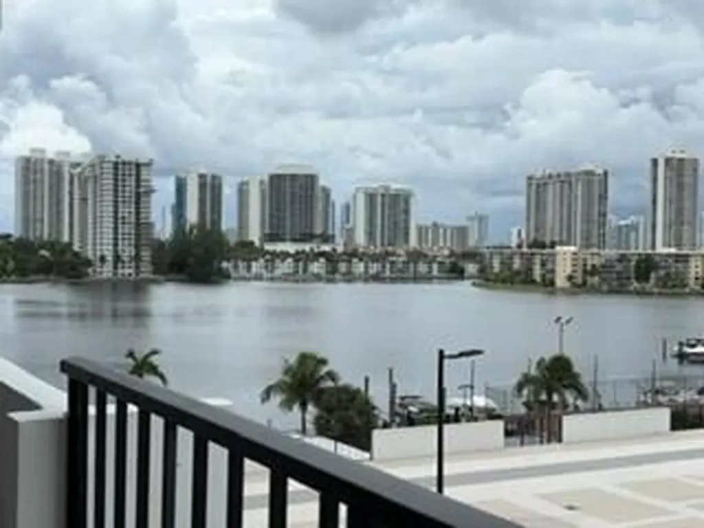 2780 NE 183rd Street Aventura FL 33160