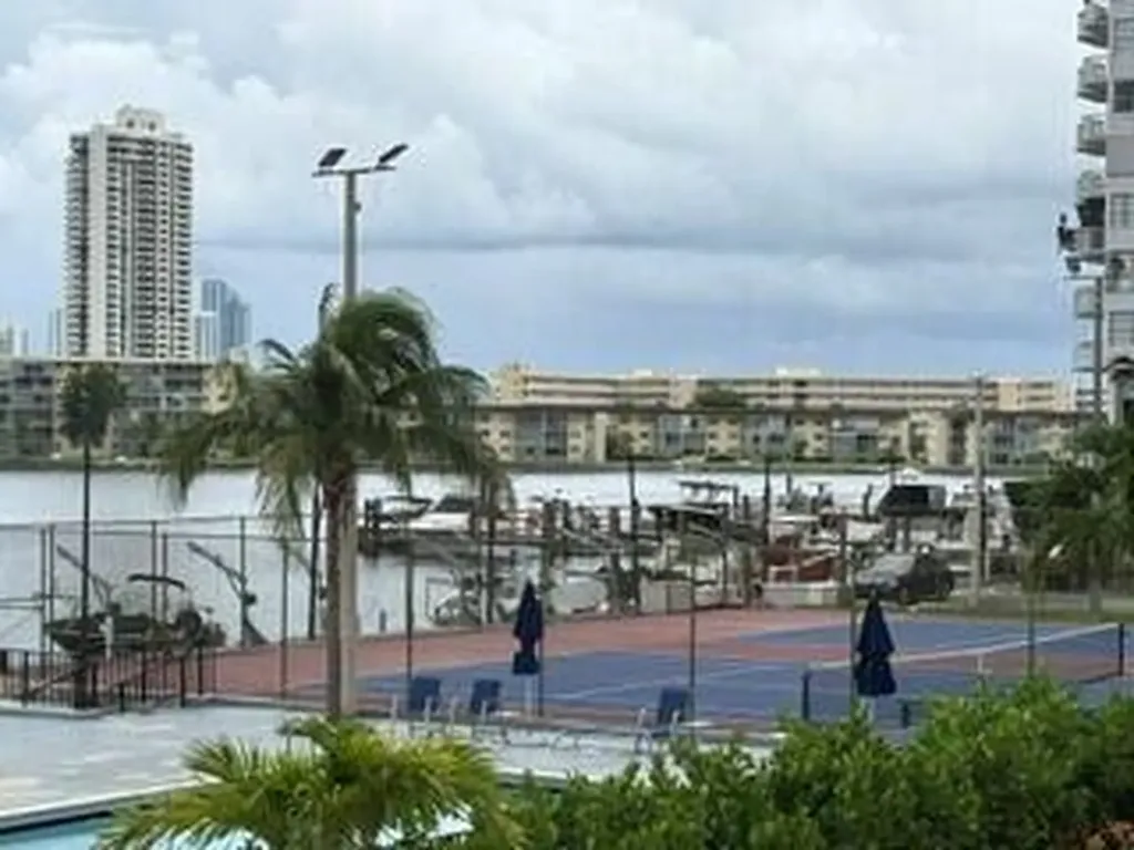 2780 NE 183rd Street Aventura FL 33160