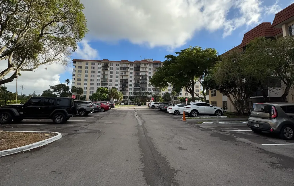 4166 Inverrary Drive Lauderhill FL 33319