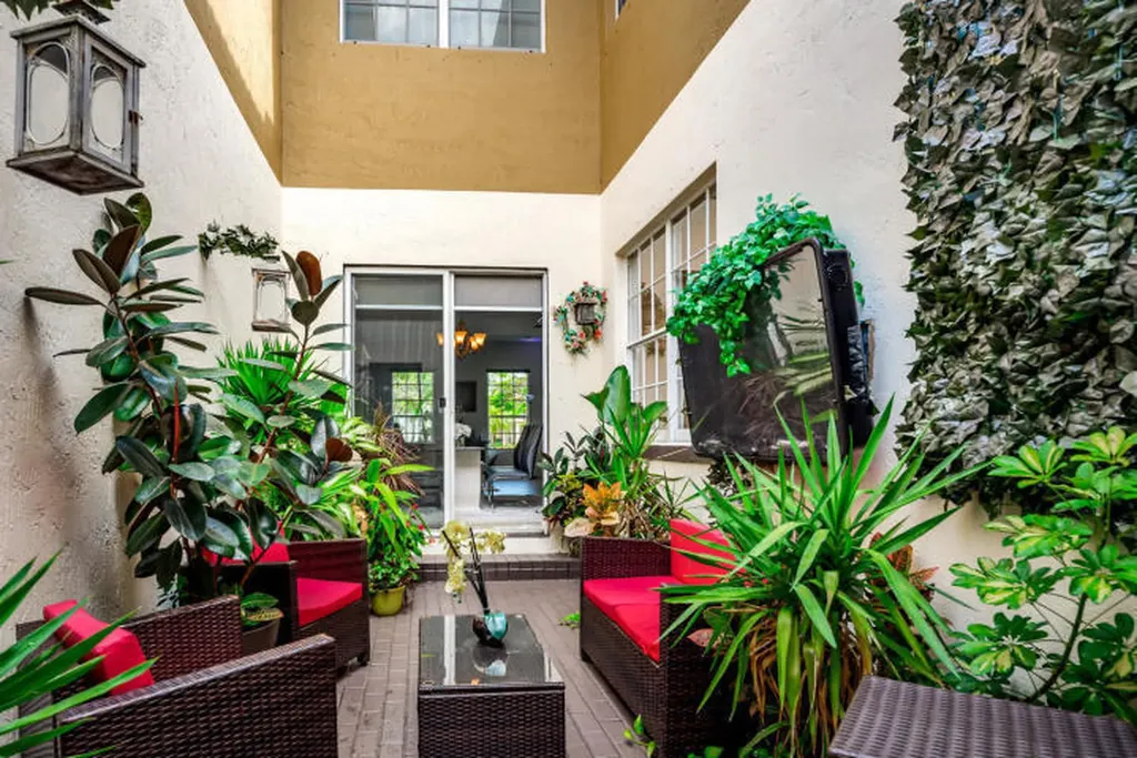 2502 NW 4th Street Boynton Beach FL 33426