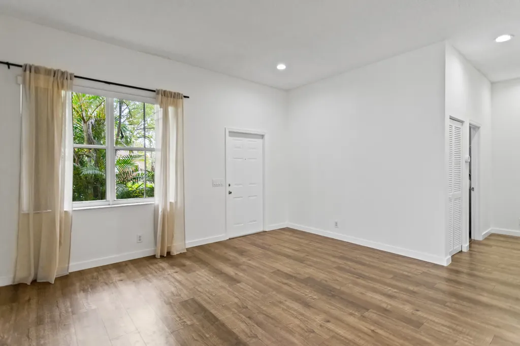 1071 Bluewood Terrace Weston FL 33327