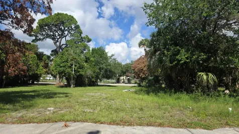 407 Dundas Court Fort Pierce FL 34950