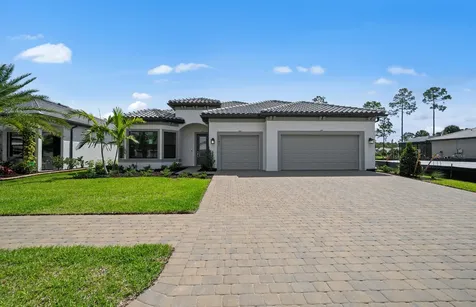 2082 Don Benito Way Naples FL 34120