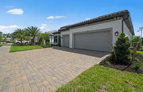 2082 Don Benito Way Naples FL 34120