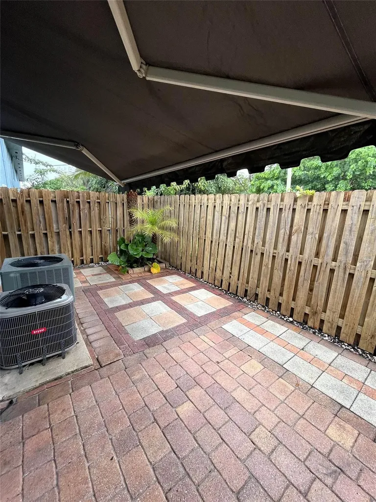 1460 NE 18th Street Fort Lauderdale FL 33305