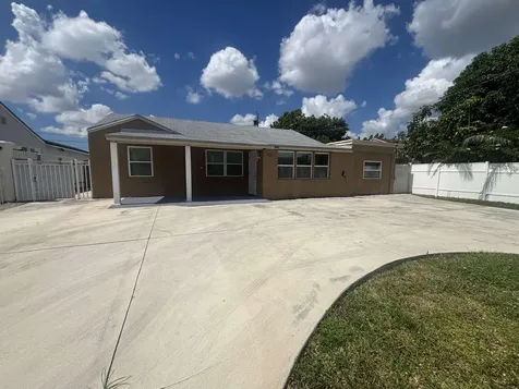 750 NE 4th Place Hialeah FL 33010