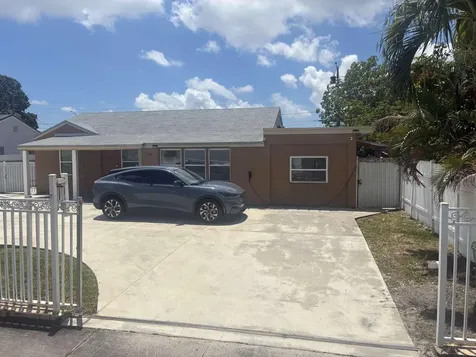 750 NE 4th Place Hialeah FL 33010