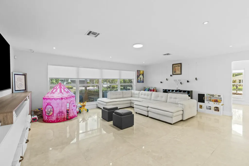 3870 N 31st Terrace Hollywood FL 33021