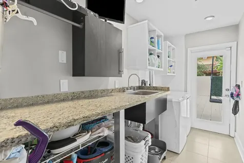 3870 N 31st Terrace Hollywood FL 33021
