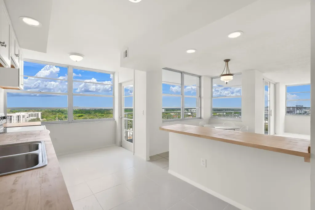 18011 Biscayne Boulevard Aventura FL 33160