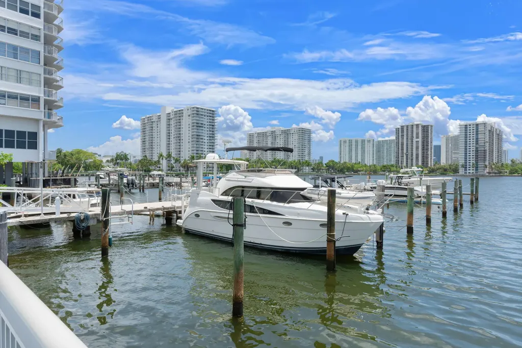 18011 Biscayne Boulevard Aventura FL 33160