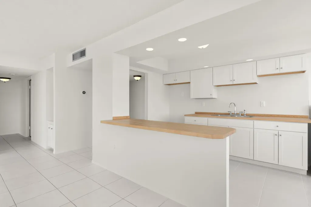 18011 Biscayne Boulevard Aventura FL 33160