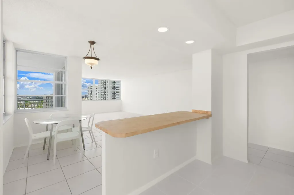 18011 Biscayne Boulevard Aventura FL 33160