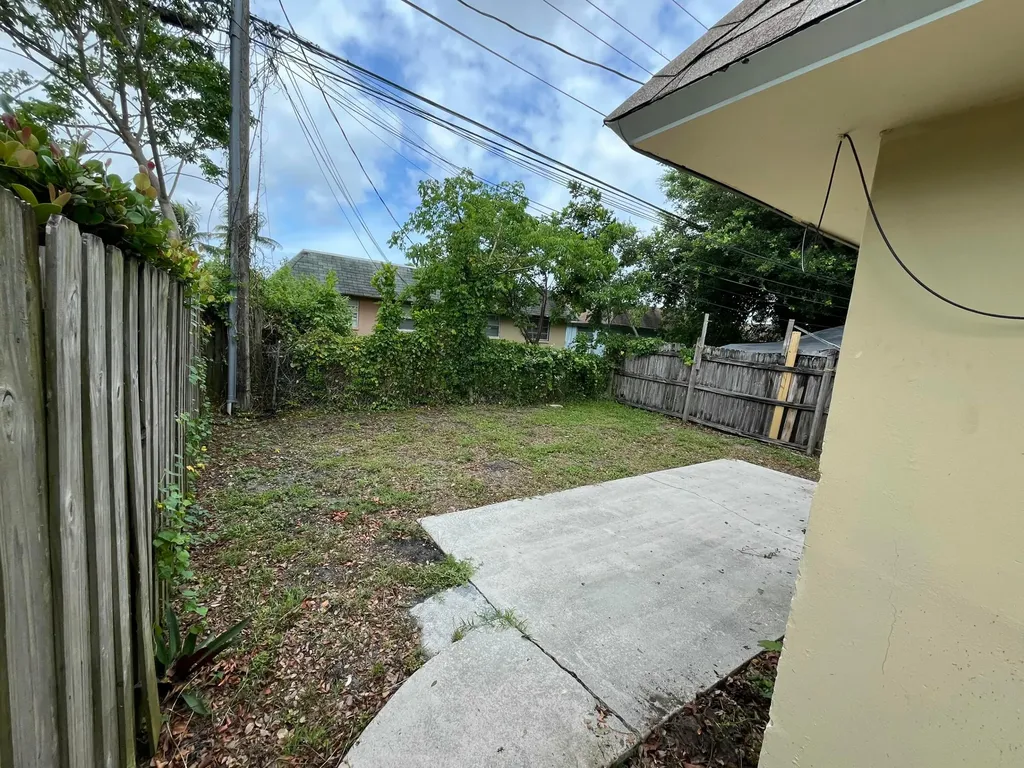 1335 NW 7th Terrace Fort Lauderdale FL 33311