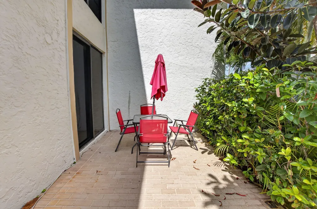 4 Eastgate Drive Boynton Beach FL 33436