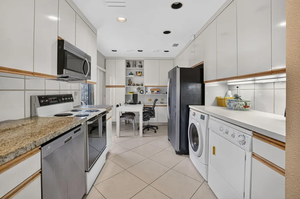 4 Eastgate Drive Boynton Beach FL 33436