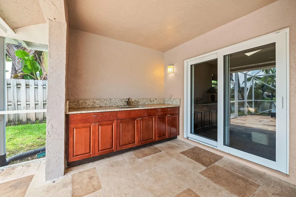9410 Sea Turtle Manor Plantation FL 33324