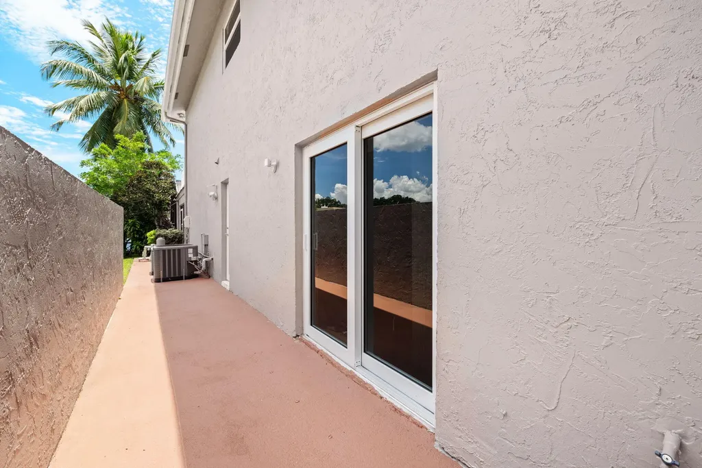 9410 Sea Turtle Manor Plantation FL 33324