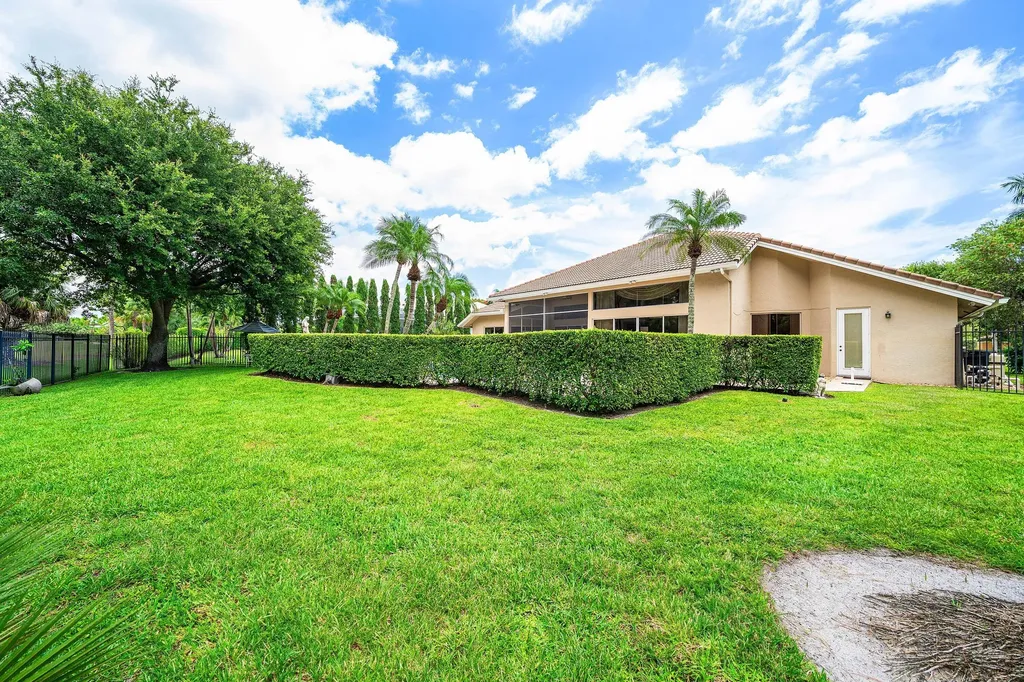 1697 Mayacoo Lakes Boulevard West Palm Beach FL 33411
