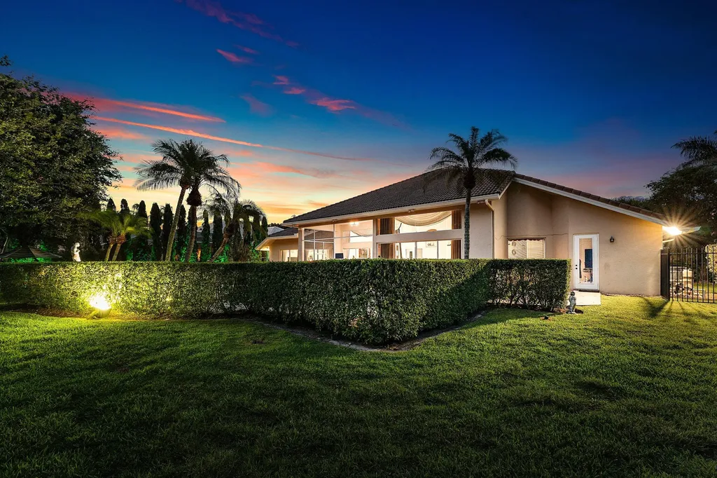 1697 Mayacoo Lakes Boulevard West Palm Beach FL 33411