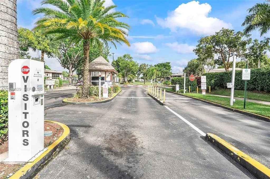 9342 S Belfort Circle Tamarac FL 33321