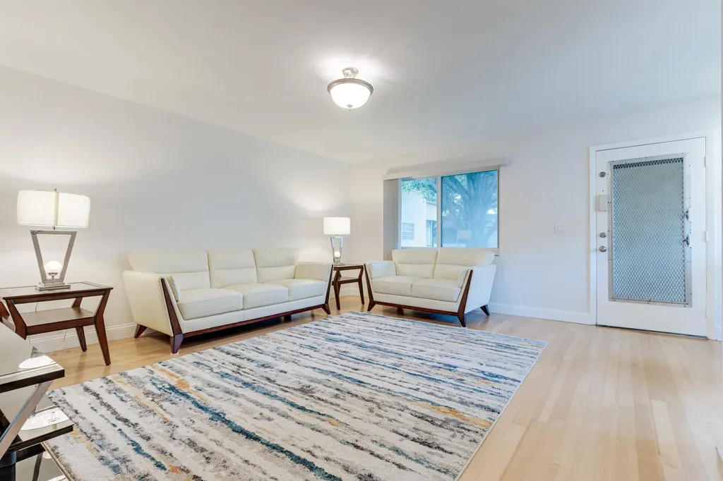509 Capri Delray Beach FL 33484