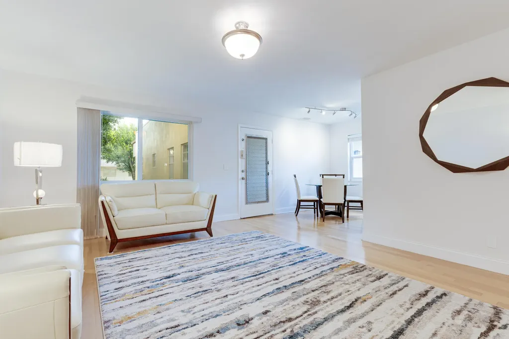 509 Capri Delray Beach FL 33484