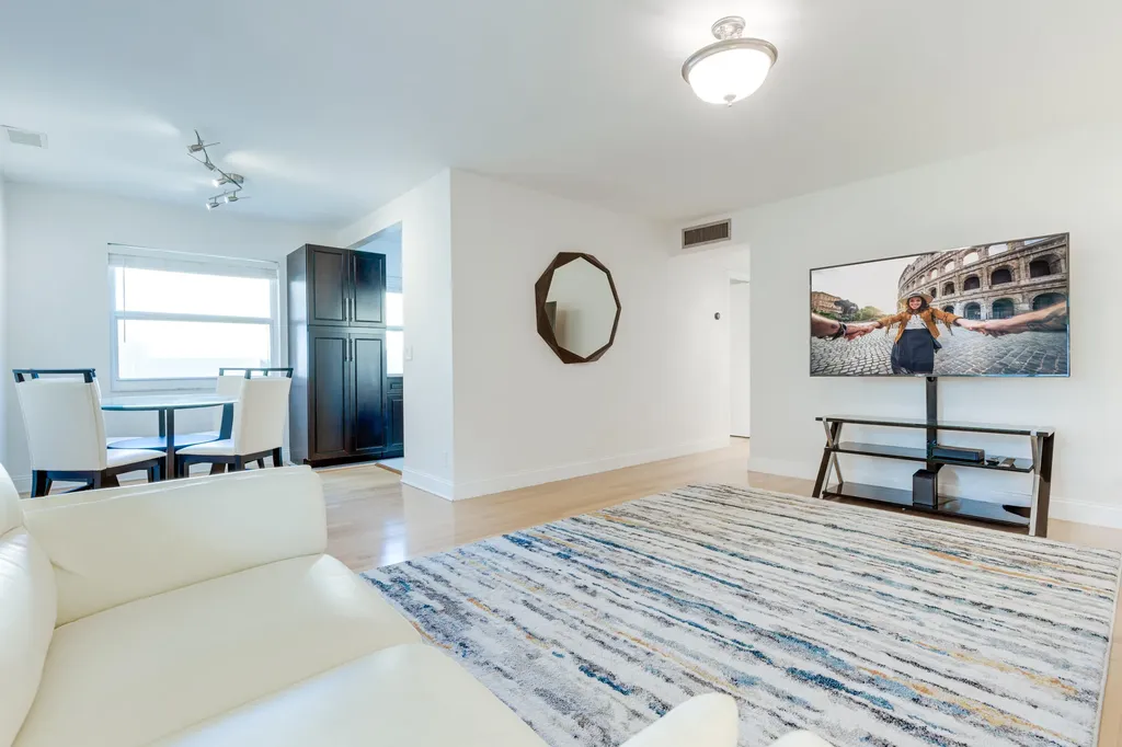 509 Capri Delray Beach FL 33484