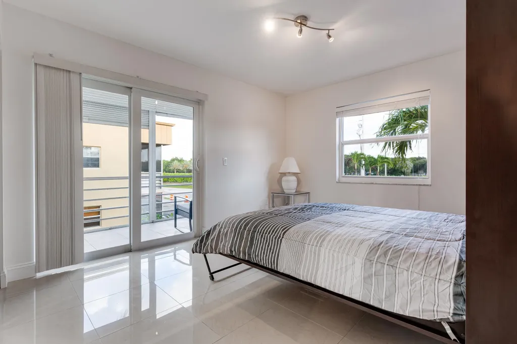 509 Capri Delray Beach FL 33484