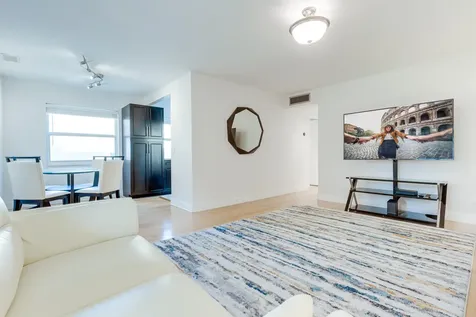 509 Capri Delray Beach FL 33484