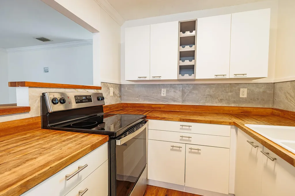 520 NE 58th Street Oakland Park FL 33334