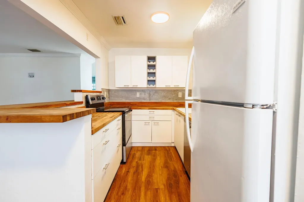 520 NE 58th Street Oakland Park FL 33334