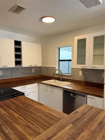 520 NE 58th Street Oakland Park FL 33334